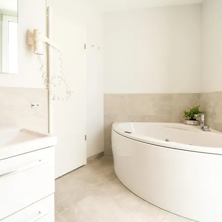 Promenadenvilla 03 01 * Lübeck